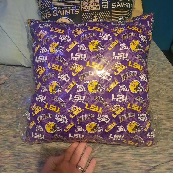 Lsu pillow - Picture 1 of 3